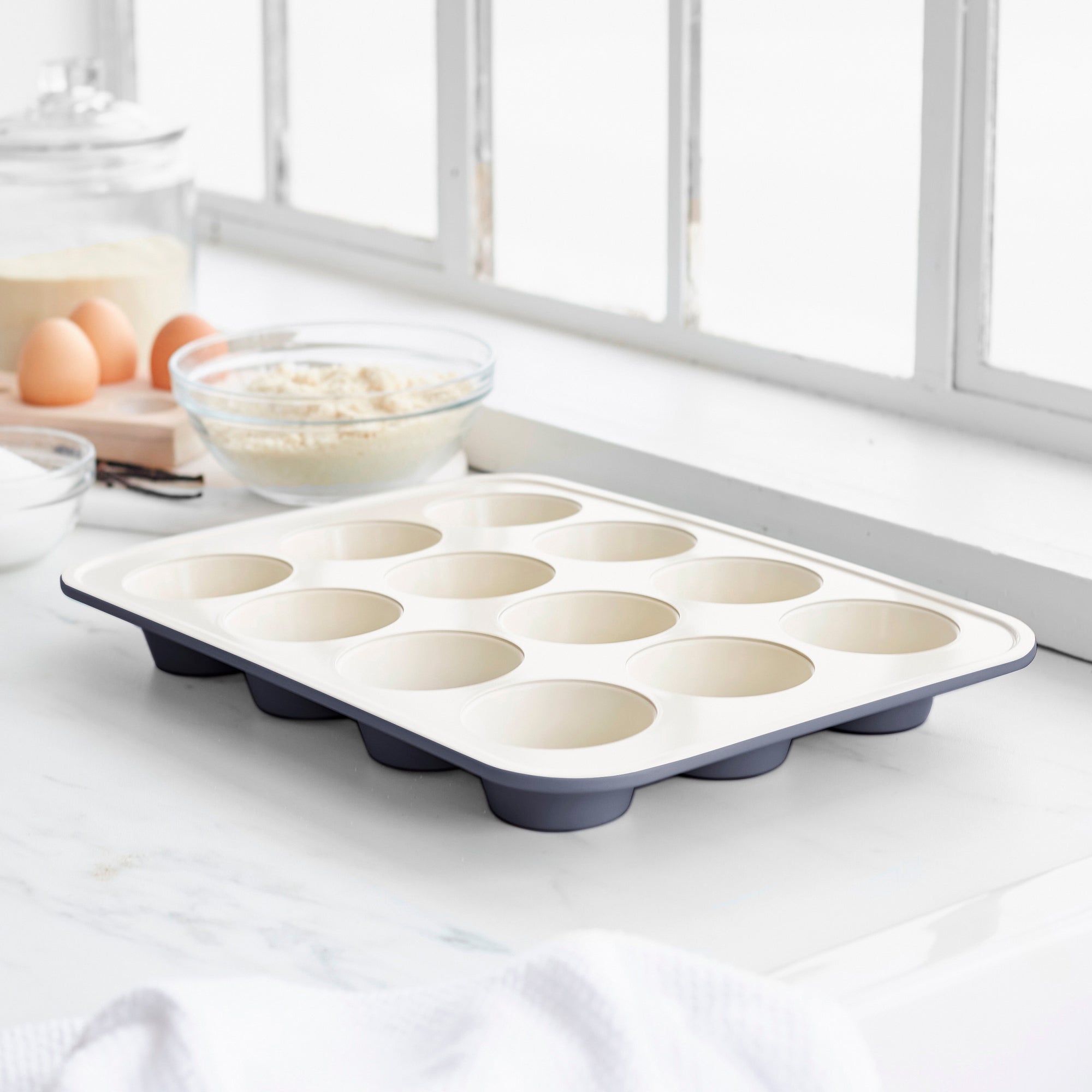 Usa Pan Muffin Pan, 12 Cup